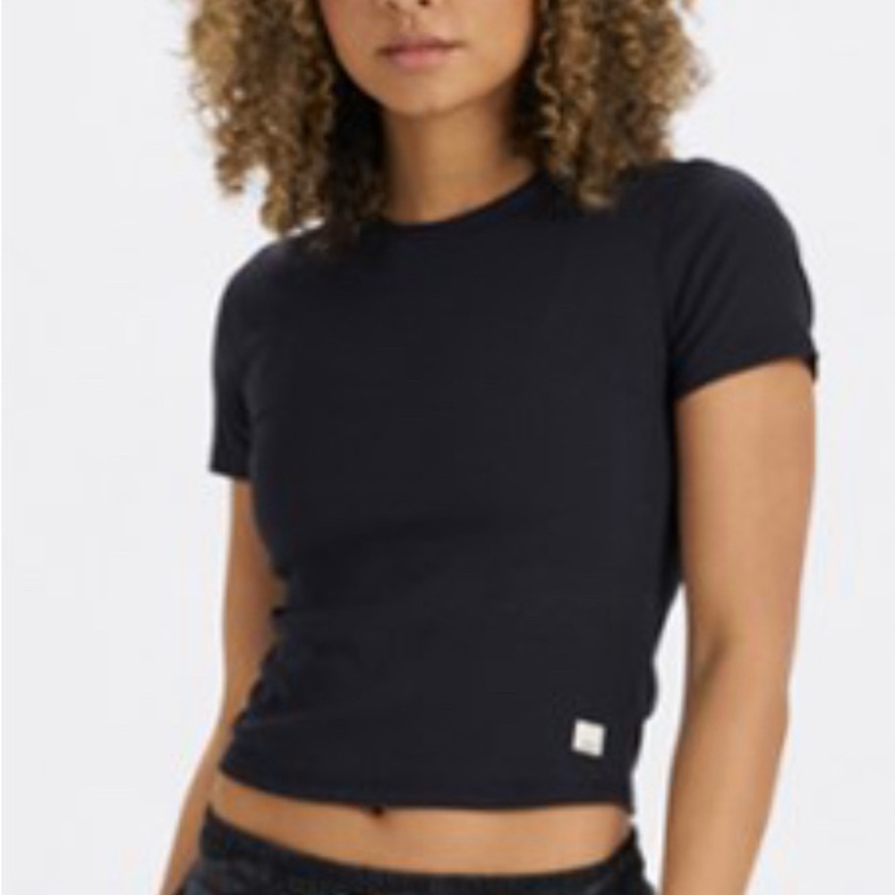 Vuori Pose Fitted T-Shirt